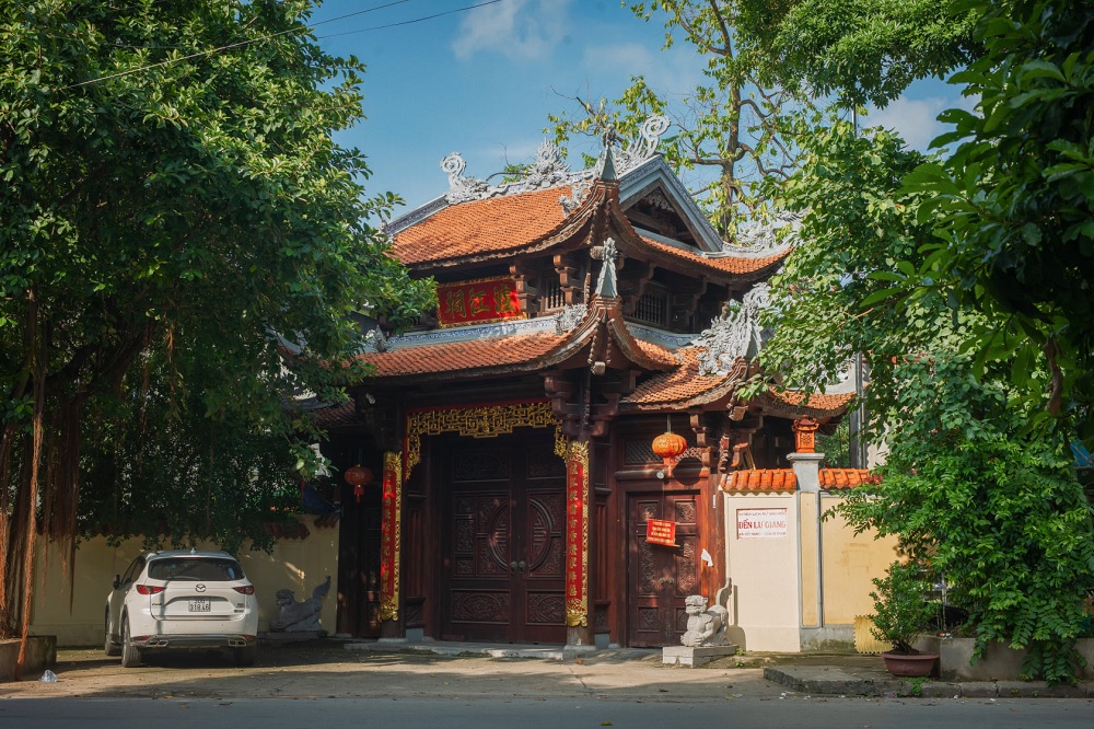 Đền Lư Giang còn có tên gọi là đền Lừ, làng Thanh Mai Hoàng Mai, Phường Hoàng Văn Thụ, Quận Hoàng Mai, Thành phố Hà Nội